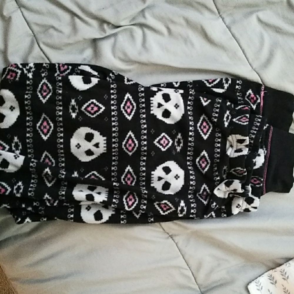 Skull pjs - Picture 3 of 3